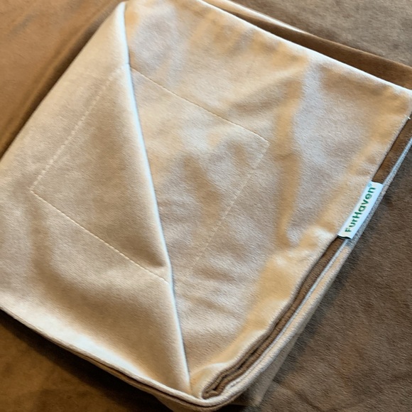 3 Velvet Waterproof Pet Blankets - Picture 3 of 13
